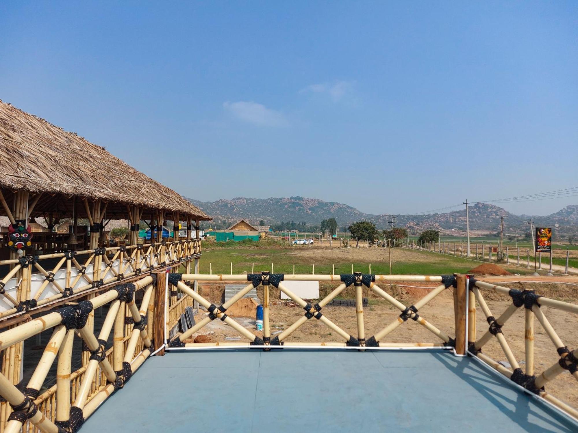 Mowgli'S Cafe Hampi & Guest House ภายนอก รูปภาพ