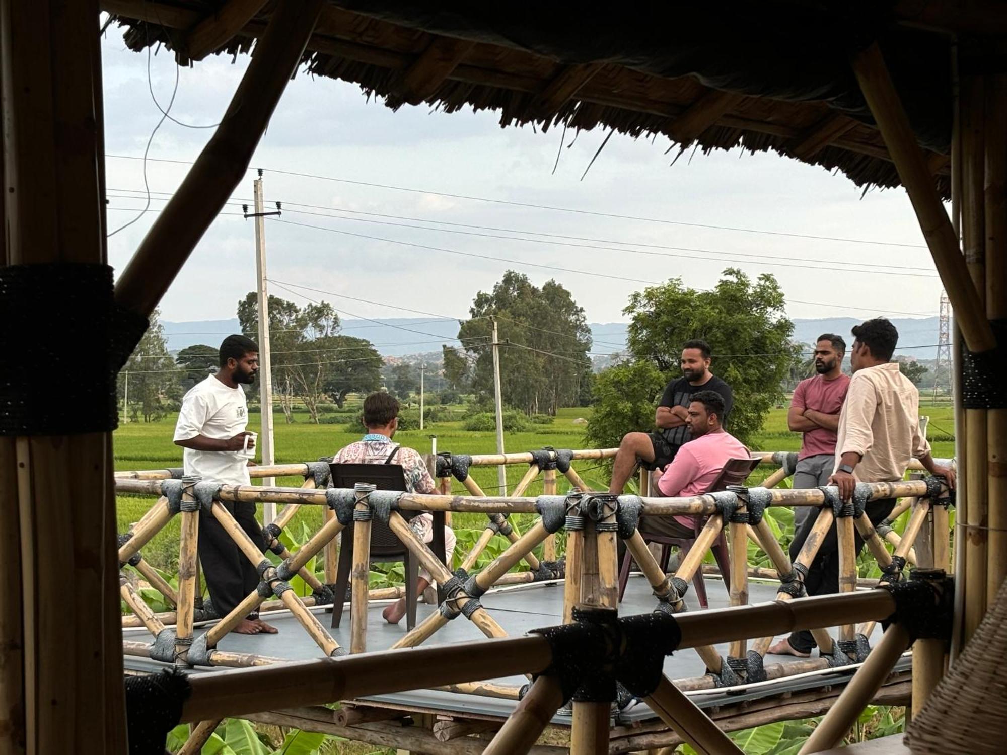 Mowgli'S Cafe Hampi & Guest House ภายนอก รูปภาพ