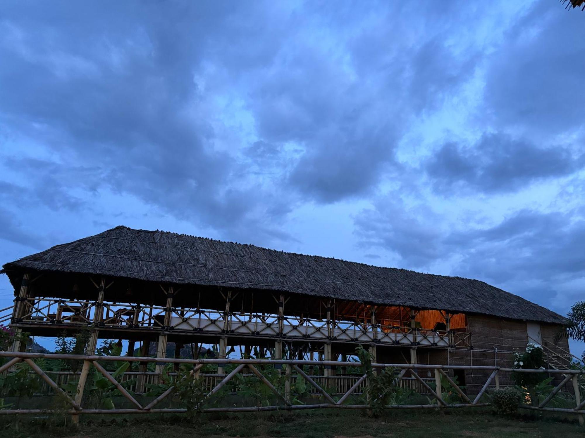 Mowgli'S Cafe Hampi & Guest House ภายนอก รูปภาพ